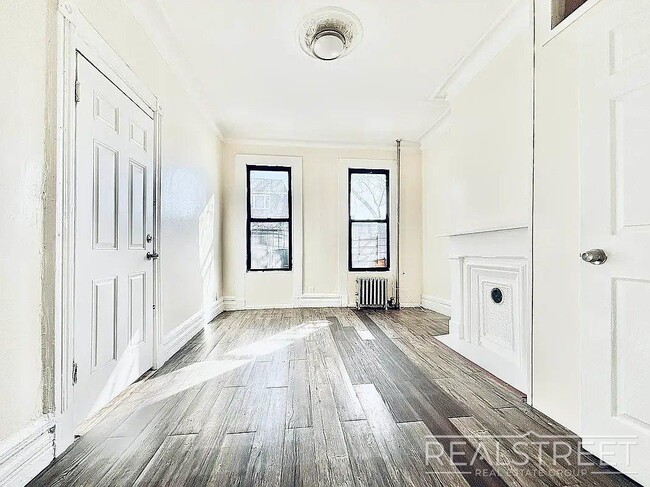 230 Highland Pl, Unit 1L in Brooklyn, NY - Foto de edificio - Building Photo