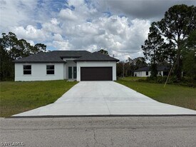 1089 Eisenhower Blvd in Lehigh Acres, FL - Building Photo