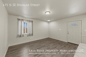 475 SE Douglas St in Bend, OR - Building Photo - Building Photo