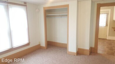 523 W 2nd St in Cedar Falls, IA - Building Photo - Building Photo