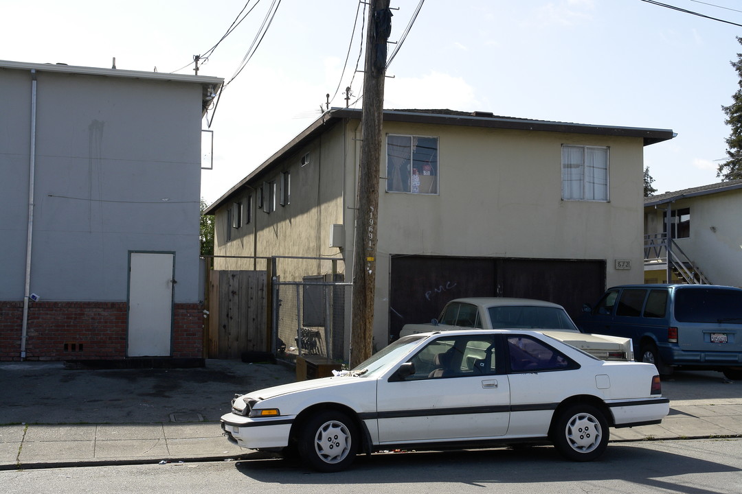 672 Oakside Ave in Redwood City, CA - Building Photo