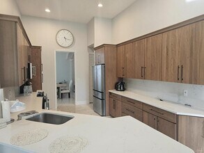 132 Thornton Dr in Palm Beach Gardens, FL - Building Photo - Building Photo