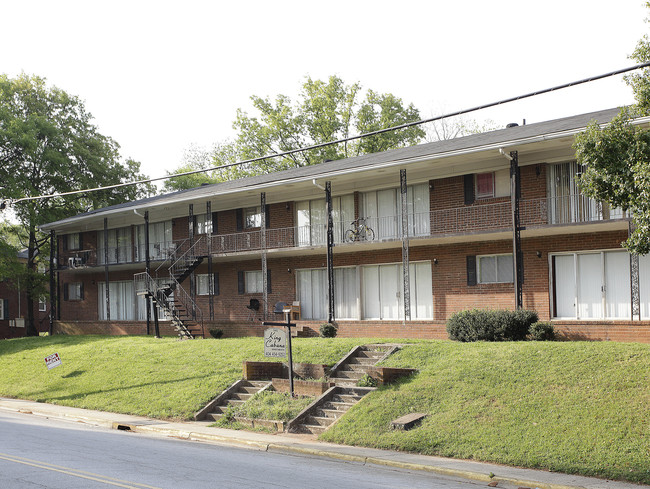 King Cabana Apartments in Hapeville, GA - Building Photo - Building Photo