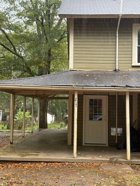 217-219 Ave C in Lindale, GA - Building Photo