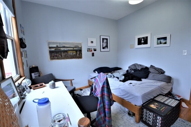 179 Putnam St, Unit 2 in Boston, MA - Foto de edificio - Building Photo