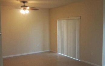 8850 97th NW Ave, Unit 214 in Doral, FL - Foto de edificio - Building Photo