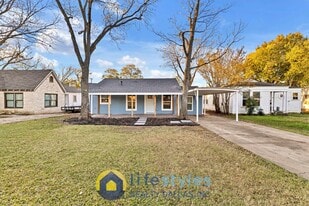 717 Bonham St in Grand Prairie, TX - Building Photo