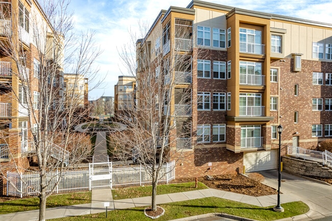 Silver Lake Village in Minneapolis, MN - Foto de edificio - Building Photo