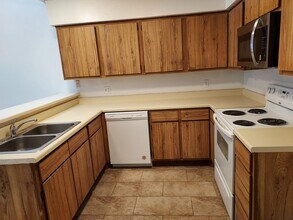 12202 Copper Tree Pvt Ln in Houston, TX - Building Photo - Building Photo
