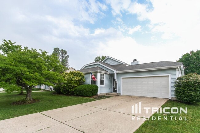 7943 Cardinal Cove W in Indianapolis, IN - Foto de edificio - Building Photo