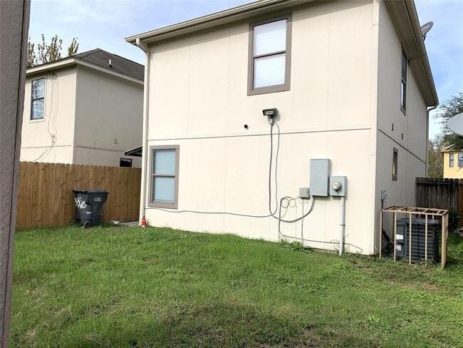 3020 La Estancia Ln in Houston, TX - Building Photo - Building Photo