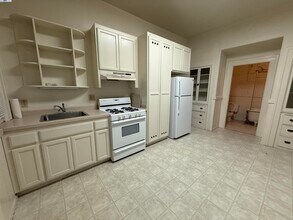 1173 Park Ave E in Alameda, CA - Building Photo - Building Photo