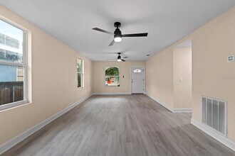 2825 N Taliaferro Ave in Tampa, FL - Building Photo - Building Photo