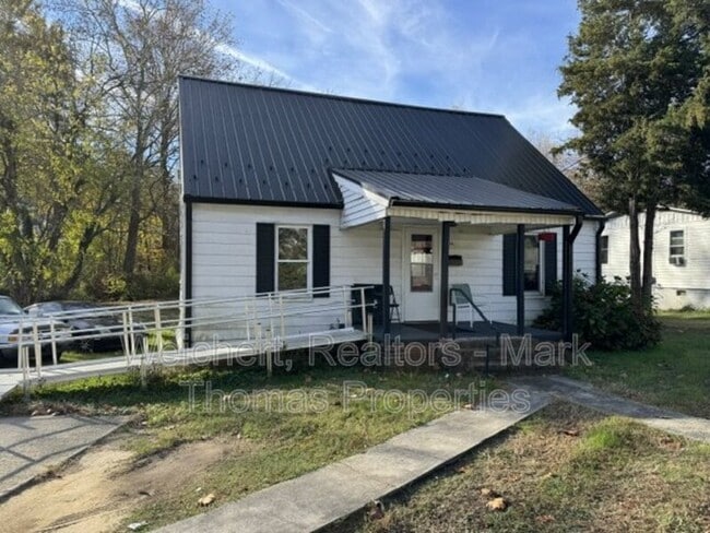 325 Depot St in Roxboro, NC - Building Photo - Building Photo