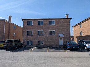 9216 Seymour Ave, Unit 1E in Schiller Park, IL - Building Photo - Building Photo