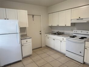 2910 NW 92nd St in Miami, FL - Building Photo - Building Photo