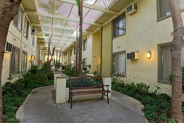20202 Leadwell St, Unit 25 in Los Angeles, CA - Building Photo - Building Photo