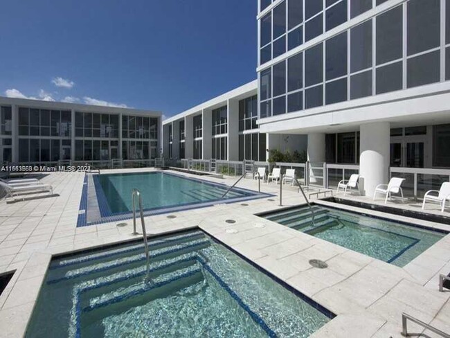 1100 Biscayne Blvd, Unit 1703 in Miami, FL - Foto de edificio - Building Photo