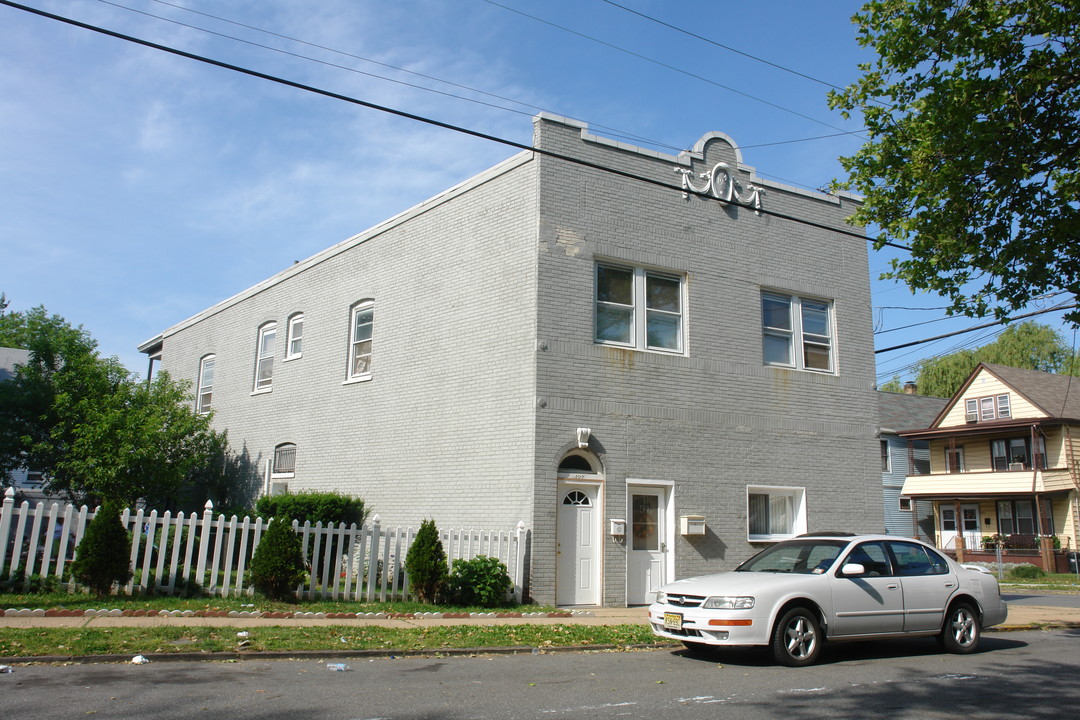 427 Compton Ave in Perth Amboy, NJ - Building Photo