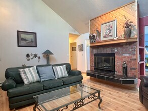 5703 Jennifer Cir in Anchorage, AK - Building Photo - Building Photo