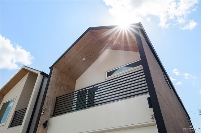 24 N 28th St in McAllen, TX - Building Photo - Building Photo