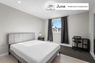 Room in Shared 5 bed/5 bath home in Los Angeles, CA - Building Photo