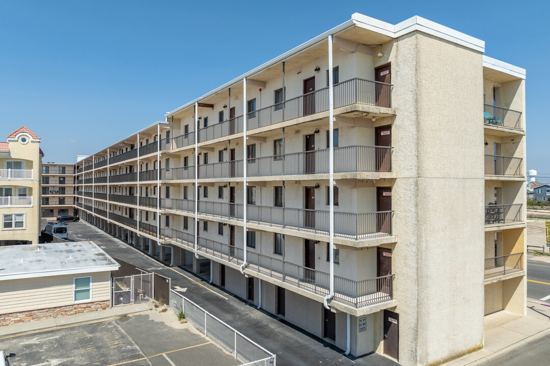 El Conquistator Condominiums in Seaside Heights, NJ - Foto de edificio