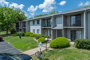 Willow Knolls Apartments in Peoria, IL - Building Photo