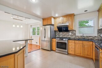 20 Brookside Pl in Livingston, NJ - Building Photo - Building Photo