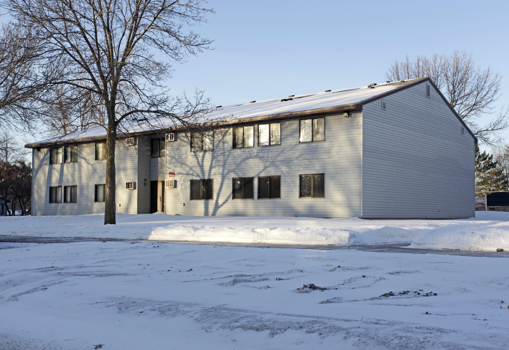 Maplewood Gardens in Maplewood, MN - Foto de edificio