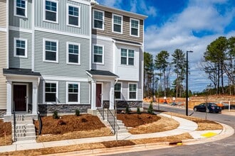 1017 Hemlock Cone Wy in Morrisville, NC - Building Photo - Building Photo