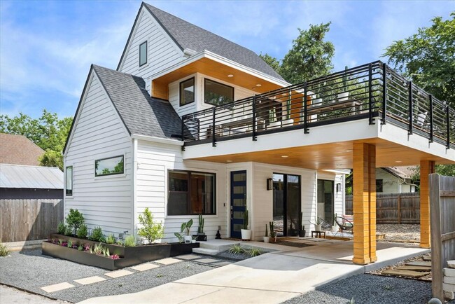 property at 909 W Annie St