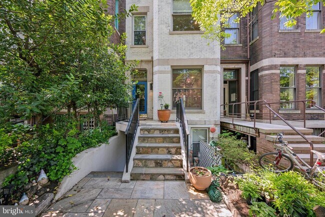 1946 Calvert St NW in Washington, DC - Building Photo - Building Photo