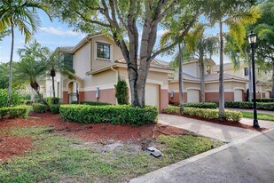 3912 Tree Top Dr in Weston, FL - Building Photo