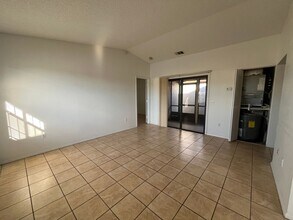 Available Now 2/2 in Port Charlotte in Port Charlotte, FL - Foto de edificio - Building Photo