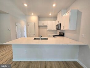 8 Whaler Dr in Runnemede, NJ - Building Photo - Building Photo