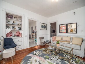 318 Beacon St, Unit 1 in Somerville, MA - Foto de edificio - Building Photo