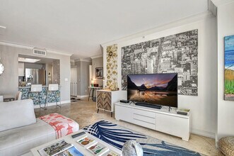 99 SE Mizner Blvd in Boca Raton, FL - Foto de edificio - Building Photo