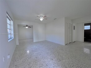 3216 SW 25th Ter in Miami, FL - Foto de edificio - Building Photo