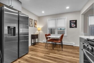 5516 W Higgins Ave in Chicago, IL - Building Photo - Building Photo