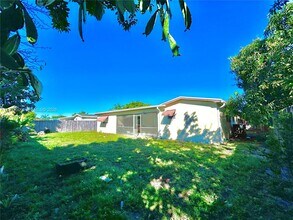 6624 NW 2nd St in Margate, FL - Building Photo - Building Photo