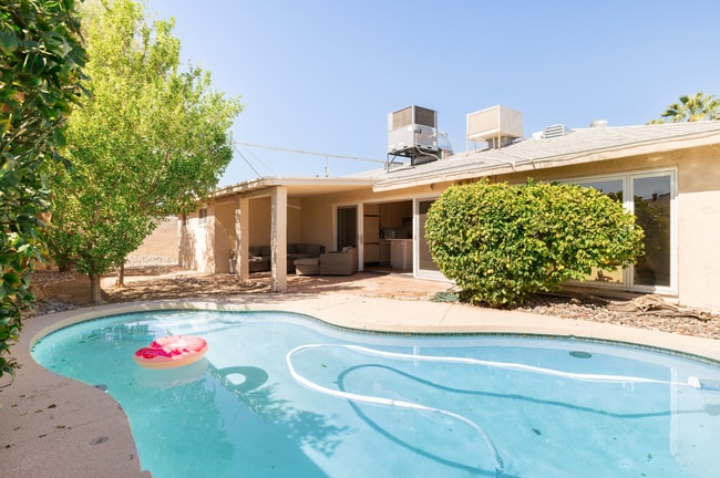 7415 E Princeton Ave in Scottsdale, AZ - Foto de edificio - Building Photo