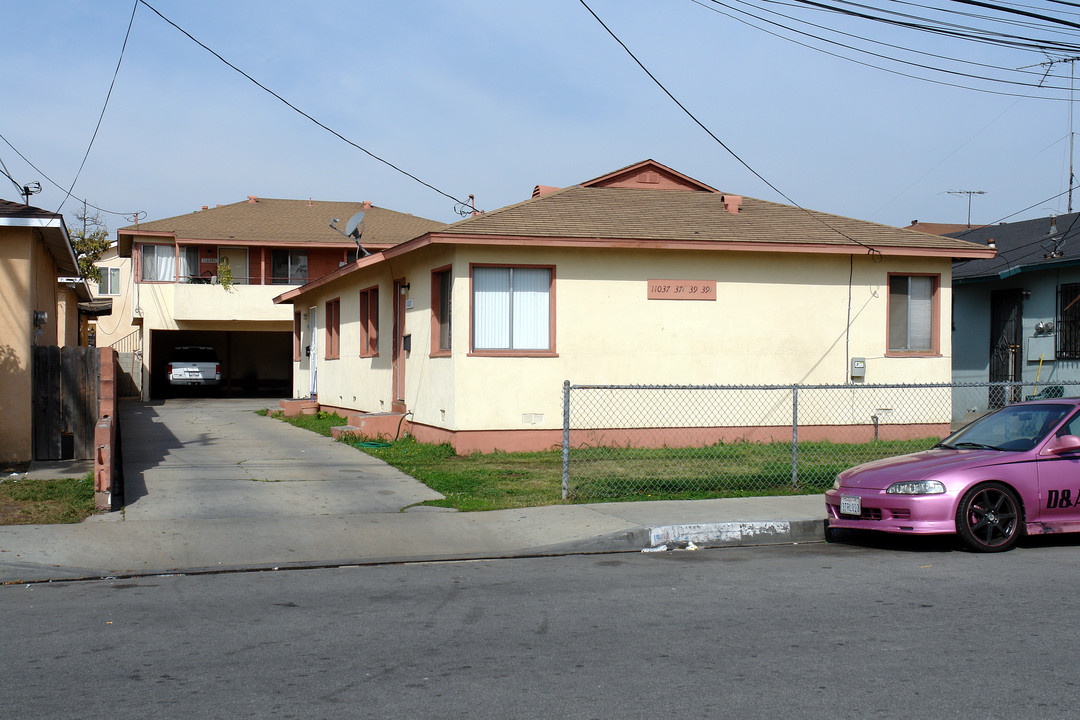 11037-11039 Larch Ave in Inglewood, CA - Building Photo