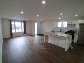 577 Syndicate Ave S in Thunder Bay, ON - Building Photo