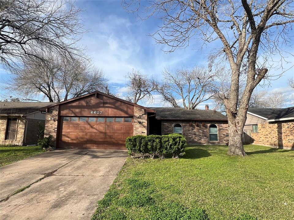 6627 Blue Ridge Dr in Richmond, TX - Building Photo