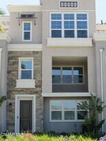 527 Winchester Dr in Oxnard, CA - Building Photo