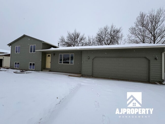 5801 W Coughran Ct in Sioux Falls, SD - Building Photo - Building Photo