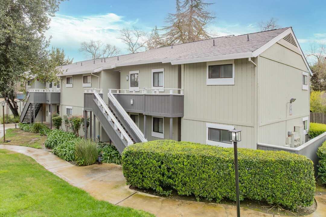 Ellington Apartments in Davis, CA - Building Photo