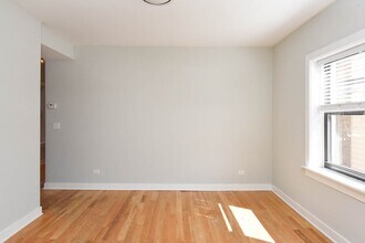 2210 W Eastwood Ave in Chicago, IL - Building Photo - Building Photo