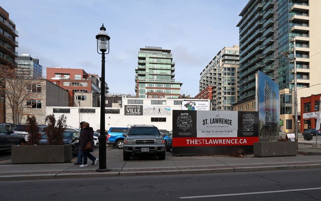 The St. Lawrence Condominiums in Toronto, ON - Building Photo - Building Photo